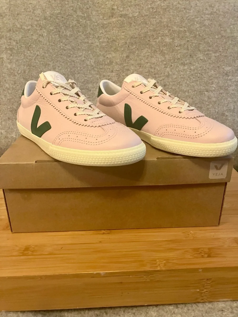NWT - Veja Volley Leather Sneaker -Pink & Green (sz 6 / 37) - Picture 2 of 16
